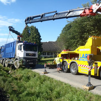 Lkw von Kfz Labi beim Abschleppen von Lkw