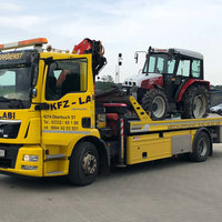 Lkw von Kfz Labi beim Abschleppen von Traktor