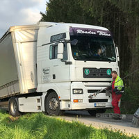 Lkw von Kfz Labi beim Abschleppen von Lkw